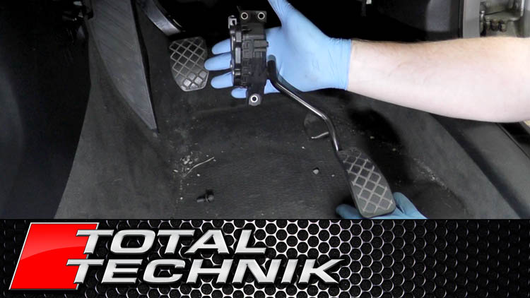 How to Remove Accelerator Gas Pedal - Audi A4 S4 RS4 - B6 B7 - 2001-2008
