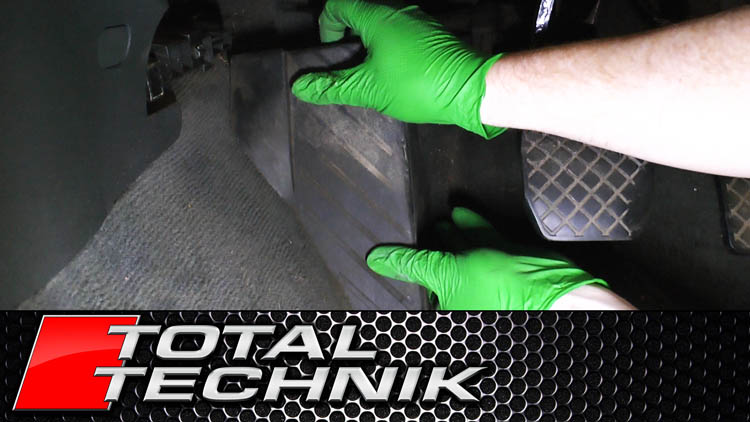 How to Remove Foot Rest Cover - Audi A6 S6 RS6 - C5 - 1997-2005
